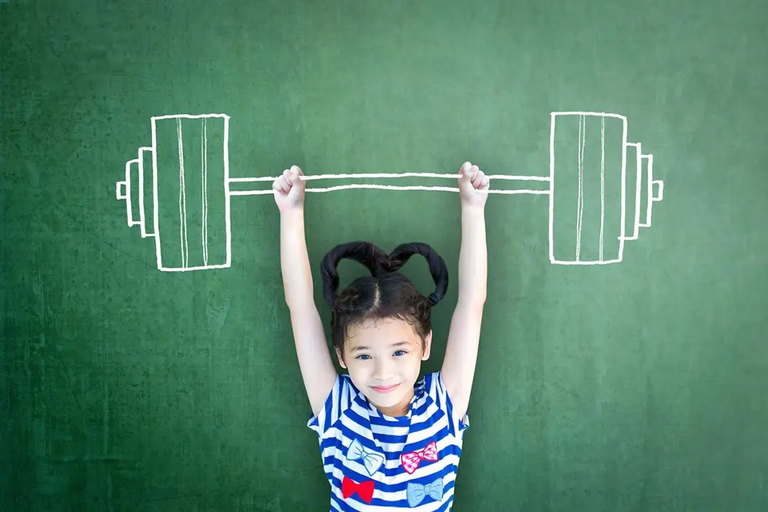 girl-lifing-chalkboard