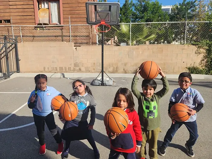 kids-with-basketballs